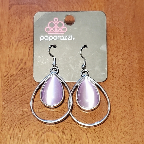 Paparazzi NWT light pink gemstone silver earrings.